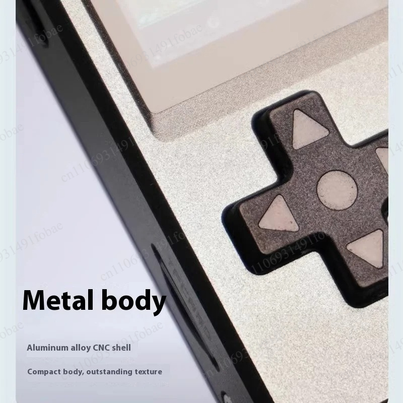 Całkowicie metalowa, retro kon – Gaming Console All recenzja i cena